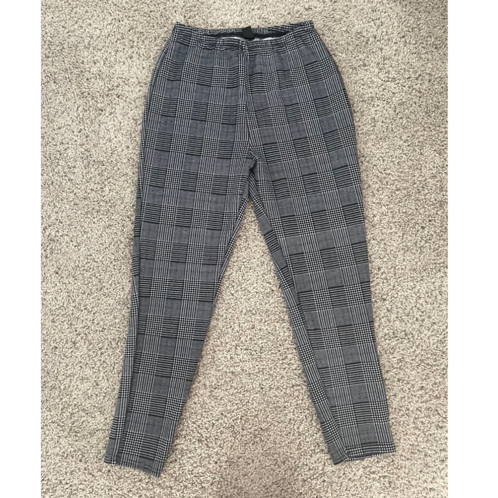 Shein plaid capris in size M(6)